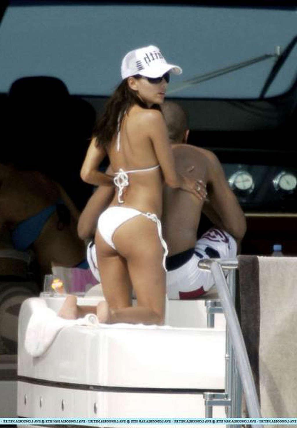 16P Eva Longoria showing her hot body and sexy ass in bikini