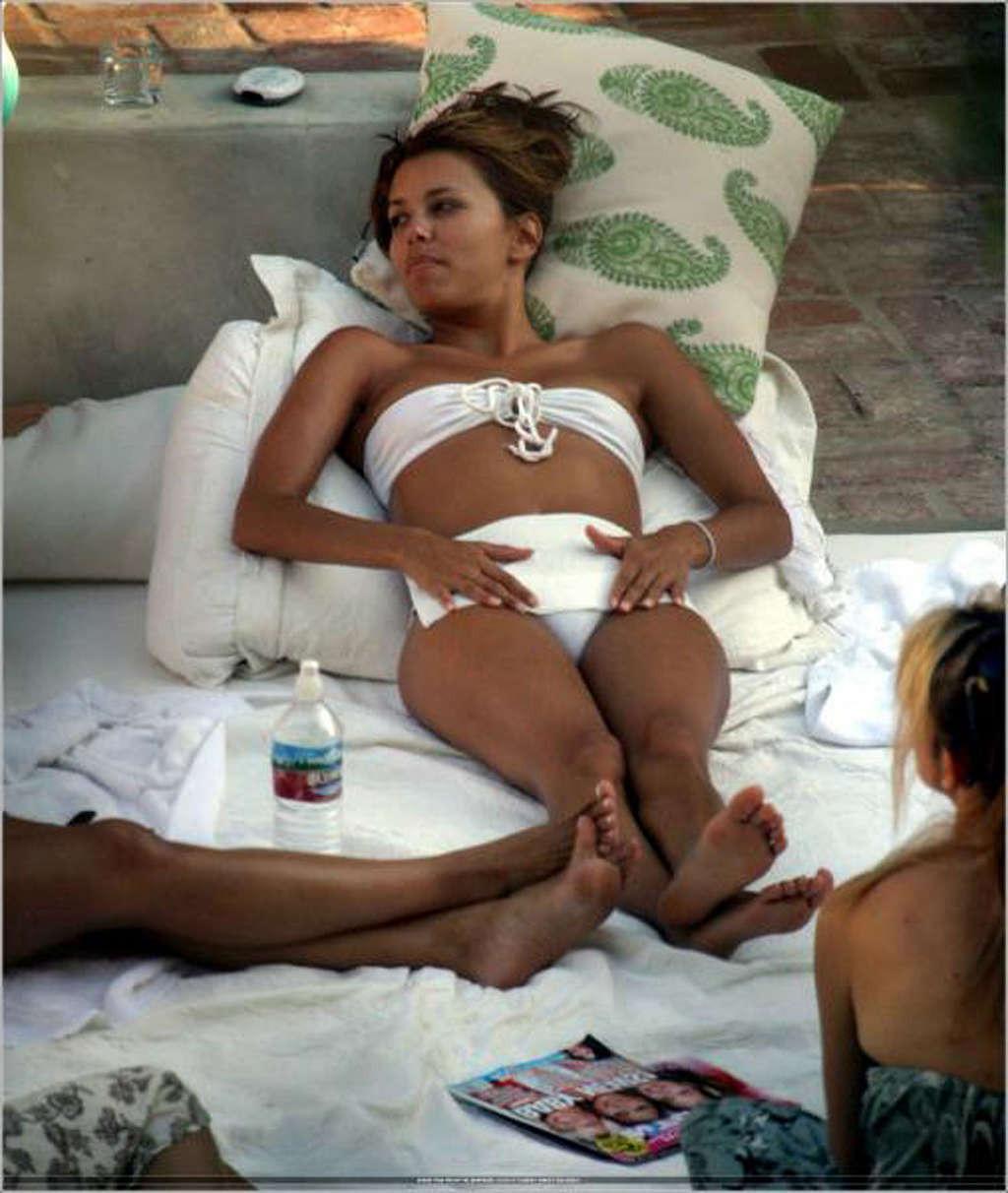 16P Eva Longoria showing her hot body and sexy ass in bikini