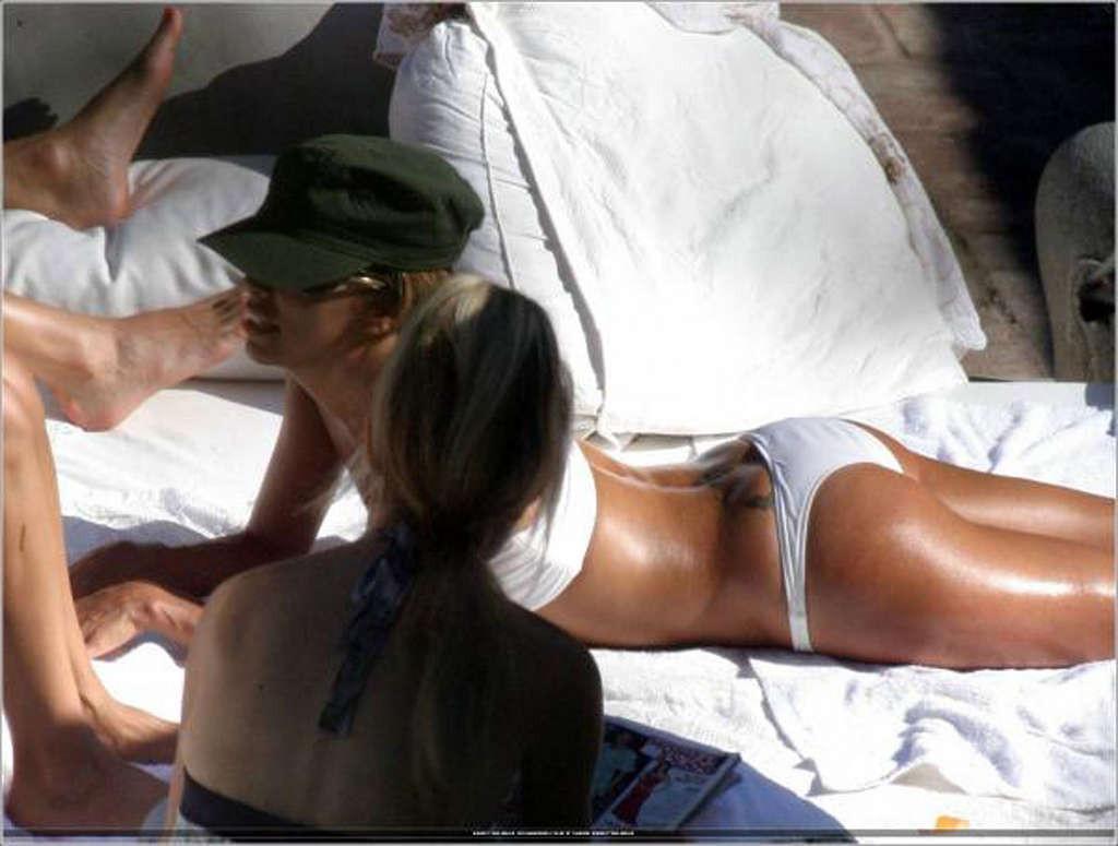 16P Eva Longoria showing her hot body and sexy ass in bikini