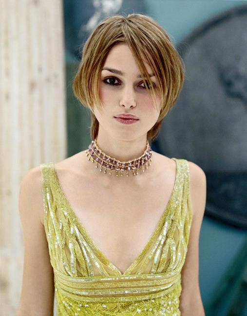 15P Keira Knightley showing nude tits thru the window