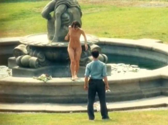 15P Keira Knightley showing nude tits thru the window