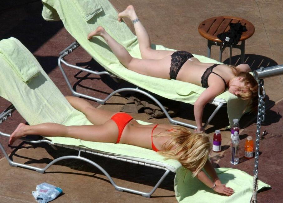15P sexy pop star Britney Spears stretching in a red thong bikini
