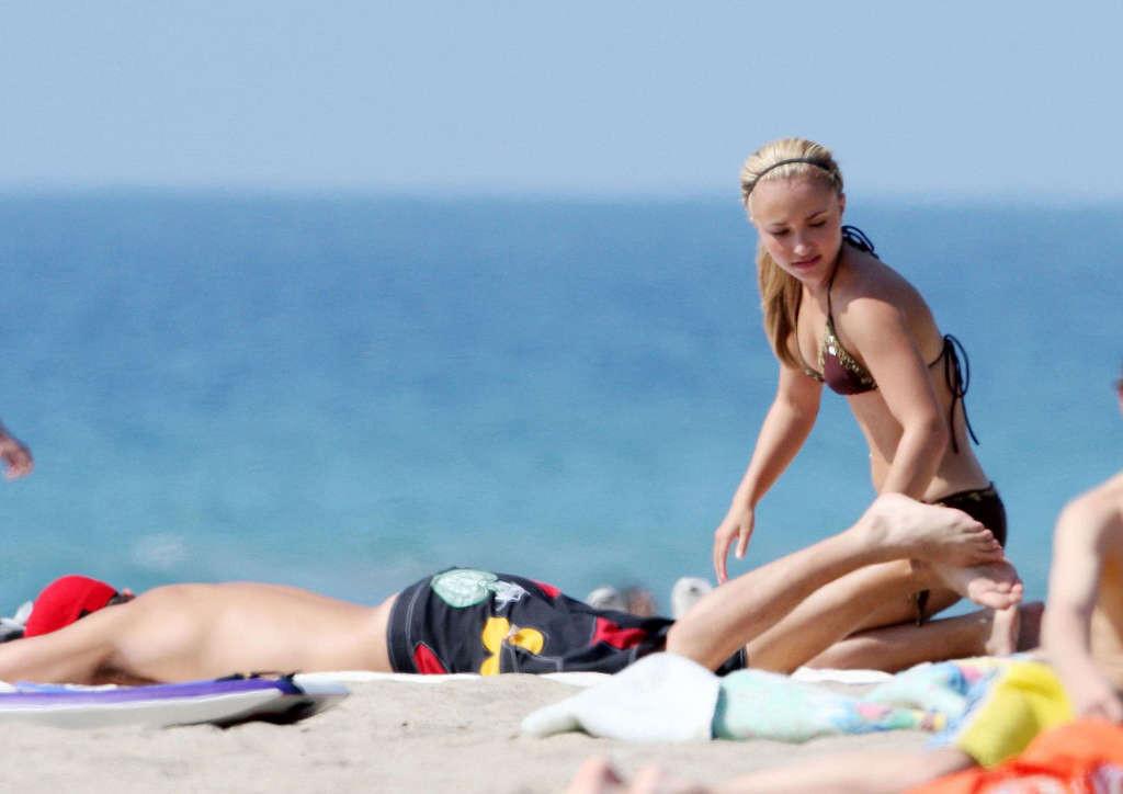 16P Hayden Panettiere enjoying on beach and showing sexy ass and body in bikini