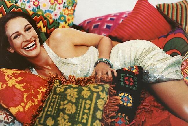 15P veteran actress Julia Roberts nude and see thrus