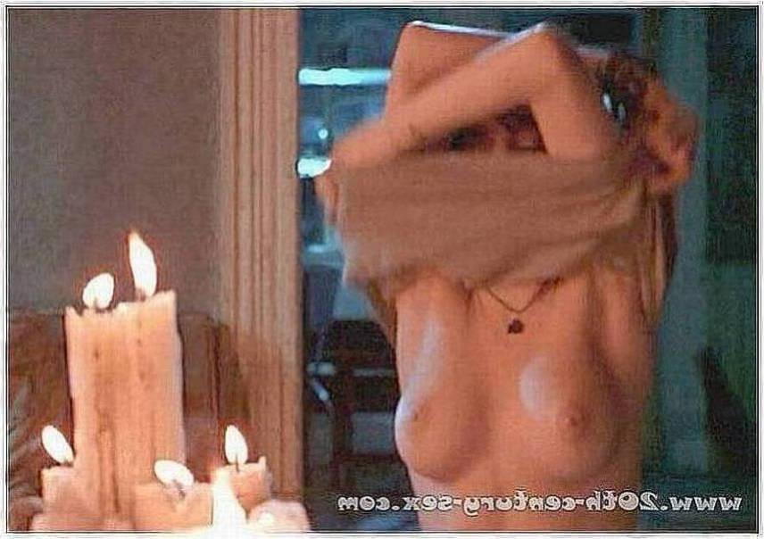 15P sexy actress Angelina Jolie nudes from early in her career