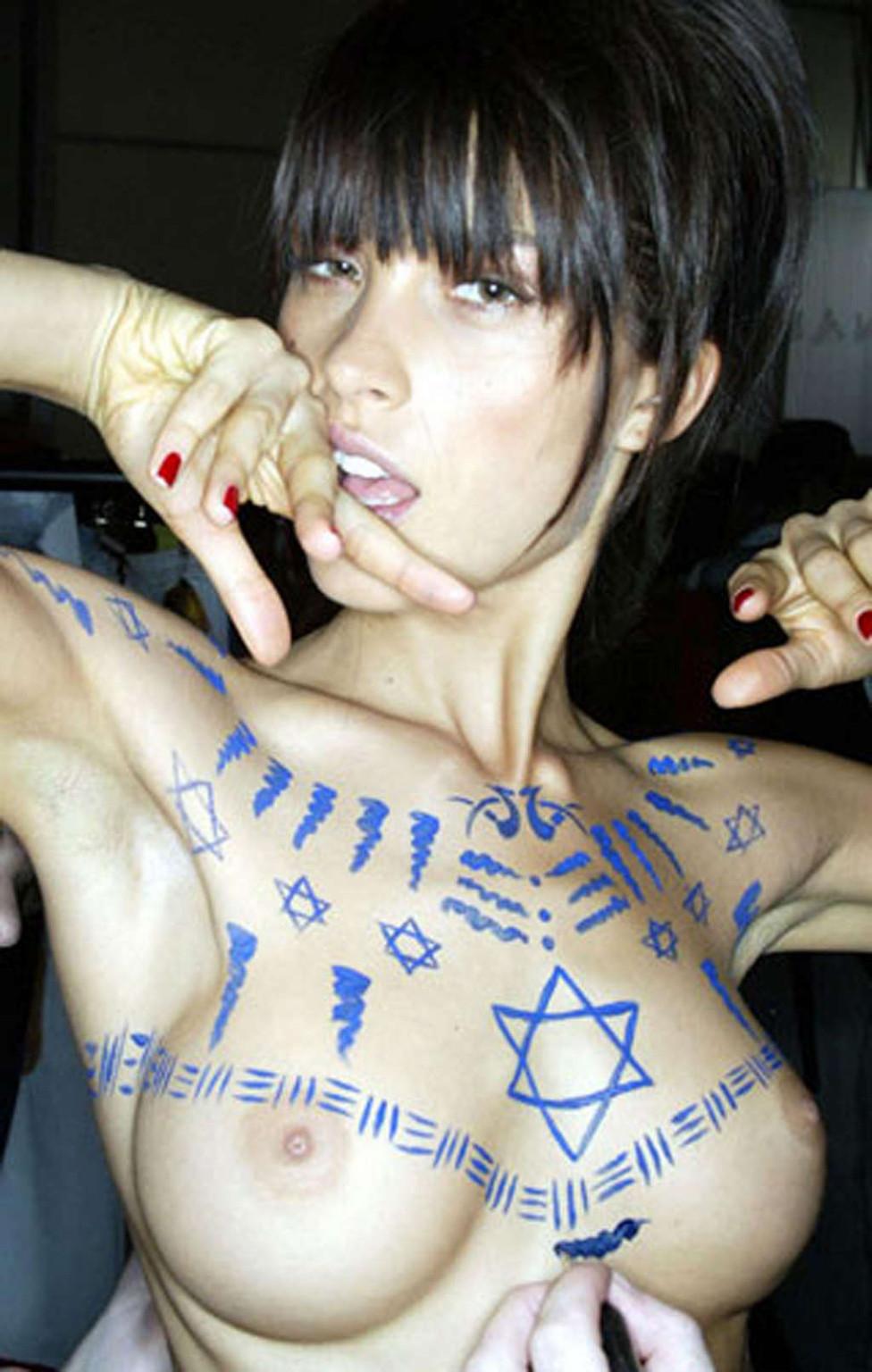 10P Petra Nemcova exposing her nice big tits in body paint photoshoot and great ass