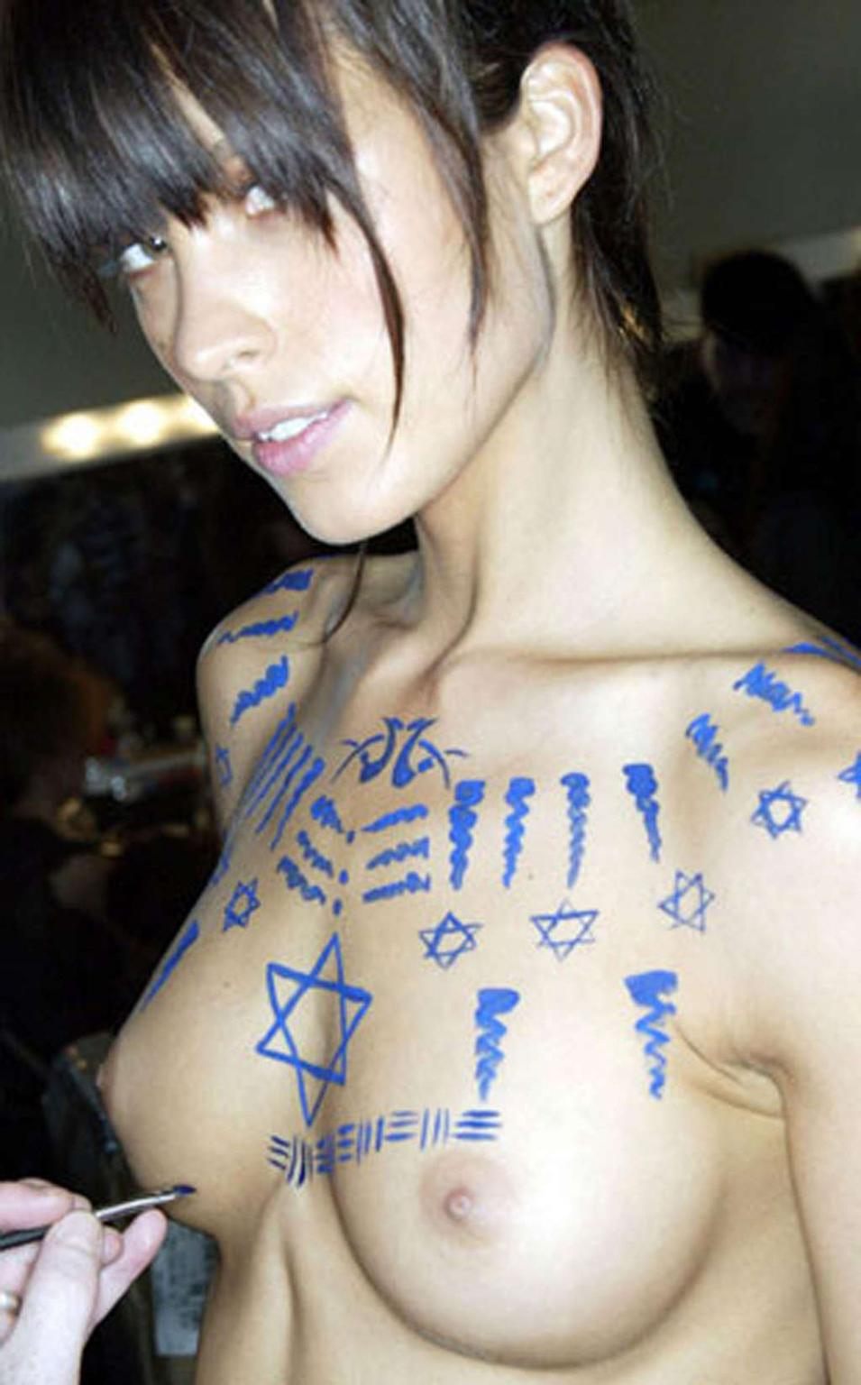 10P Petra Nemcova exposing her nice big tits in body paint photoshoot and great ass