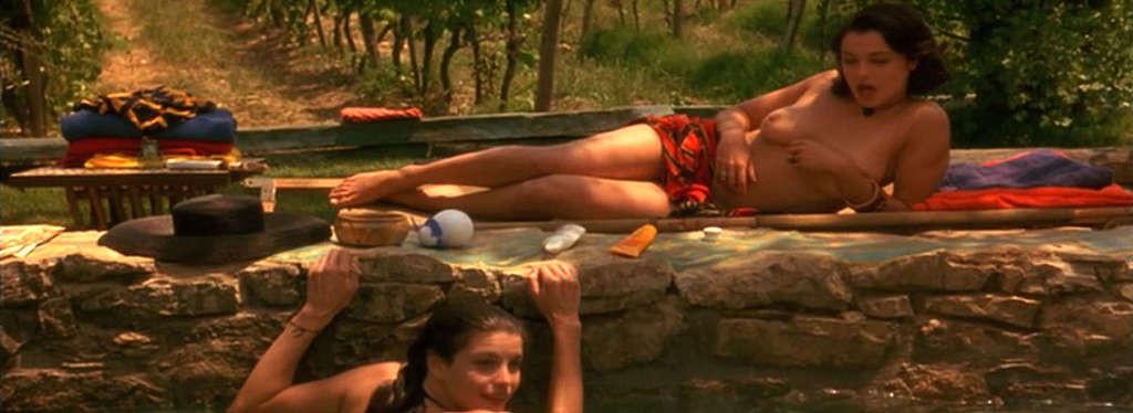 10P Rachel Weisz exposing her nice big tits and great legs in mini skirt