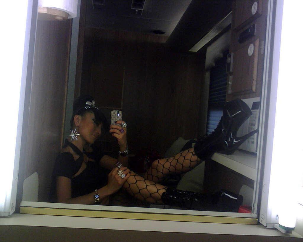 16P Bai Ling looking very sexy and hot on her private photos