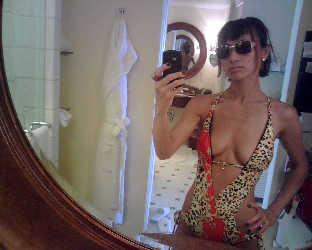 16P Bai Ling looking very sexy and hot on her private photos