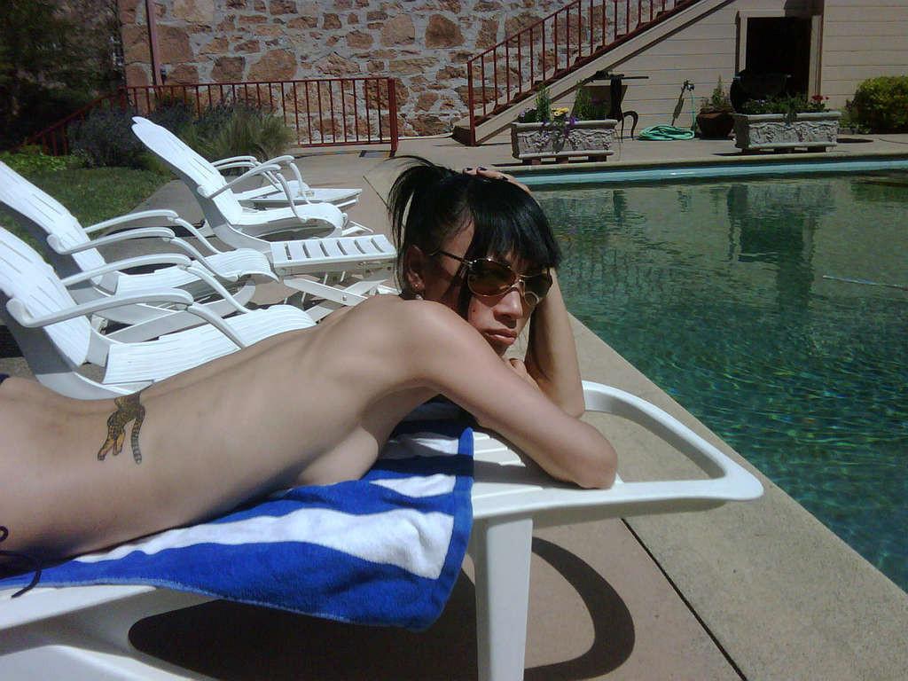 16P Bai Ling looking very sexy and hot on her private photos