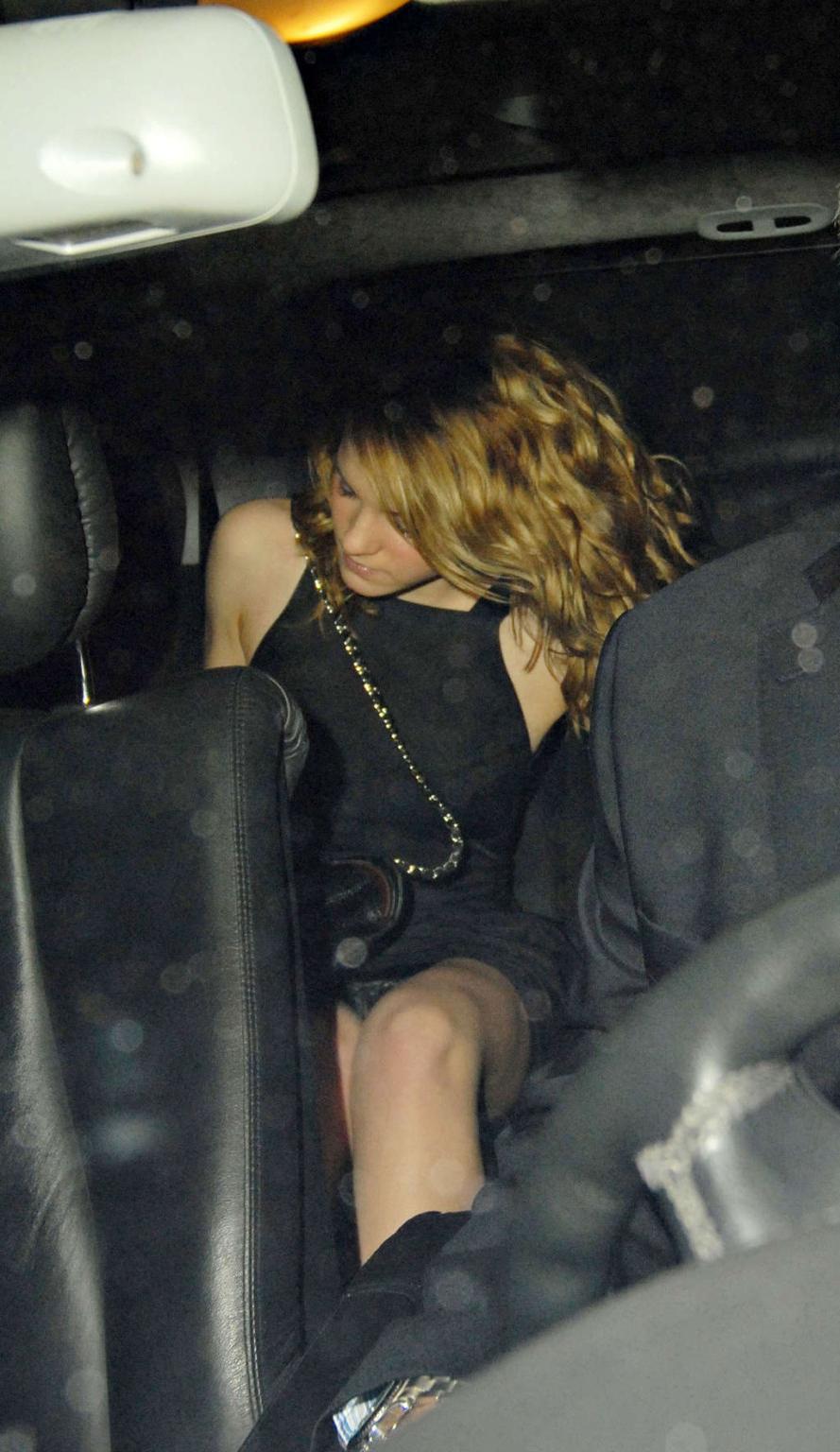16P Emma Watson showing nice pussy and showing nice legs in skirt