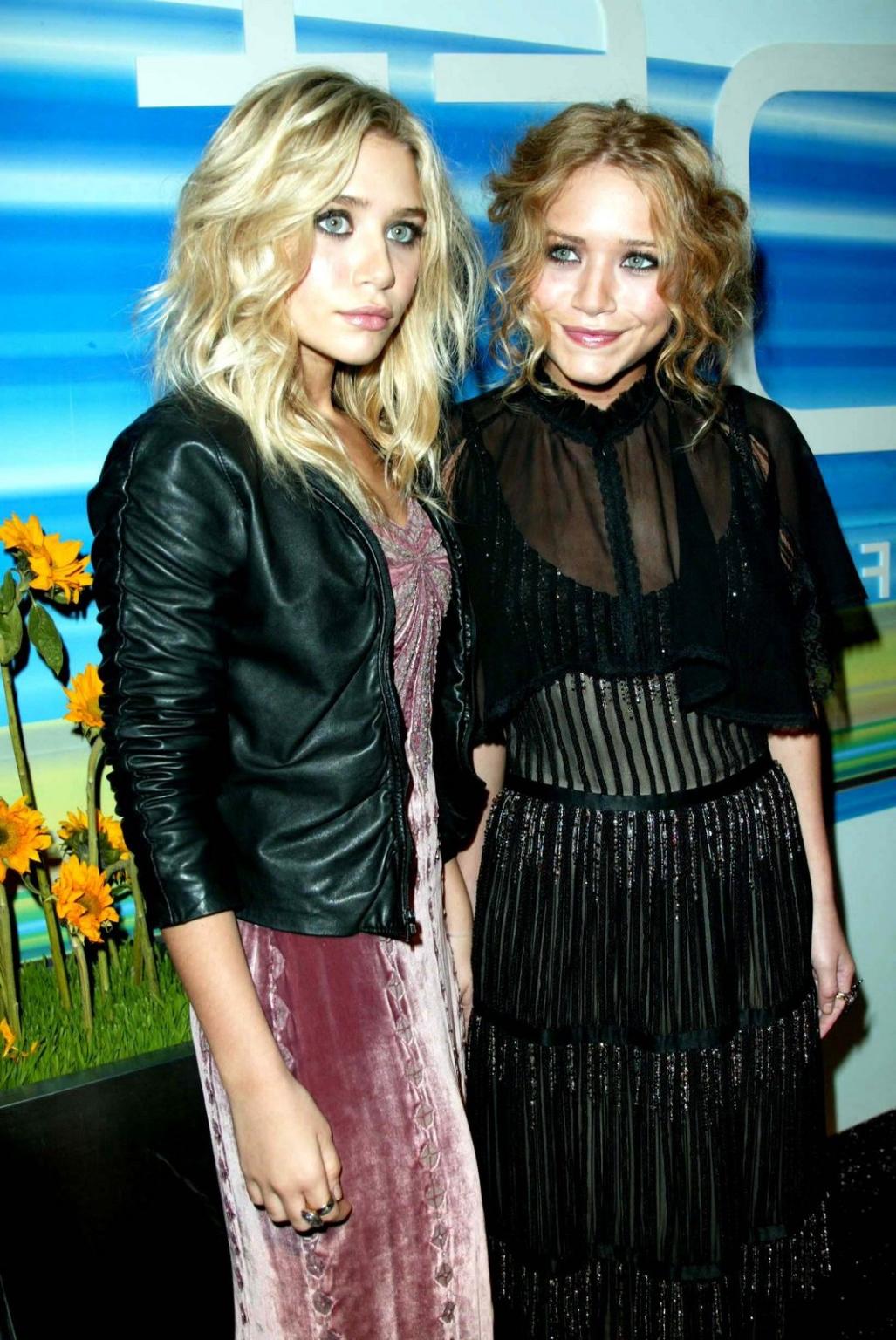 15P sexy petite twins Mary Kate and Ashley Olsen slight nudes and see thrus