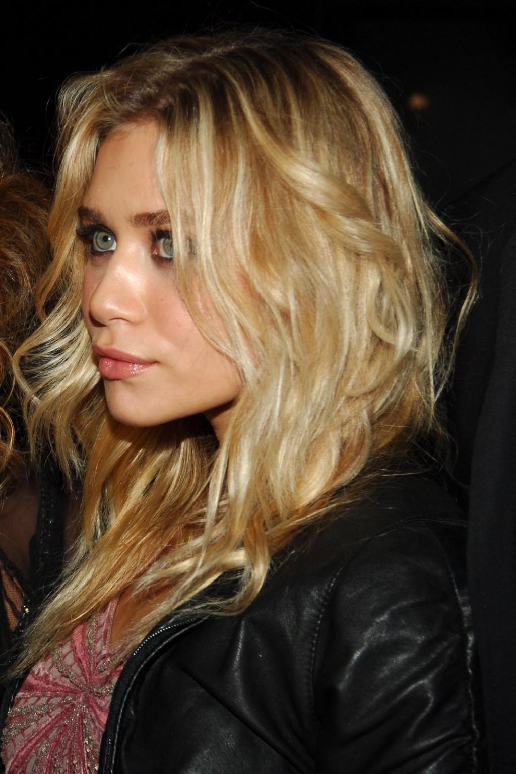 15P sexy petite twins Mary Kate and Ashley Olsen slight nudes and see thrus