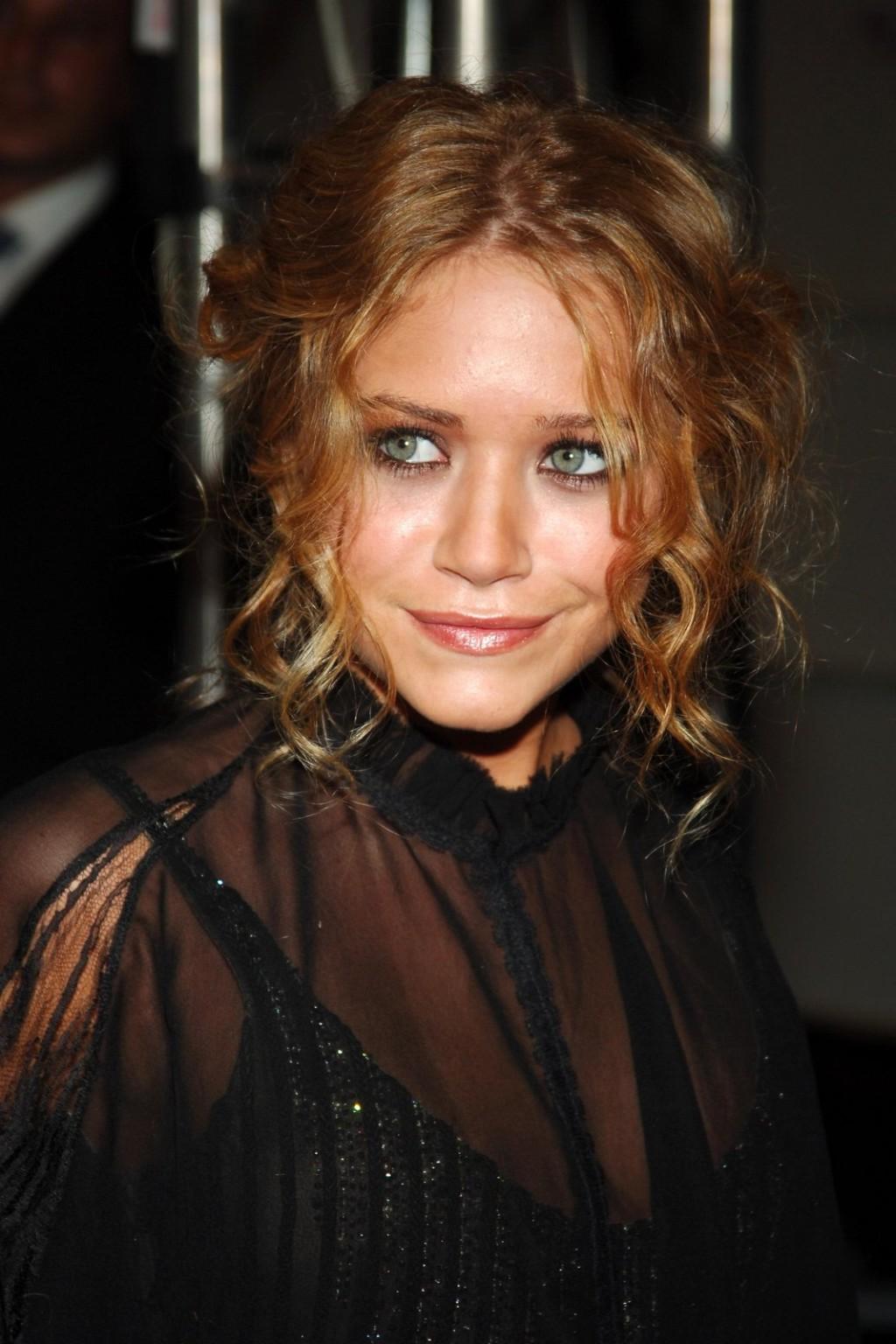 15P sexy petite twins Mary Kate and Ashley Olsen slight nudes and see thrus
