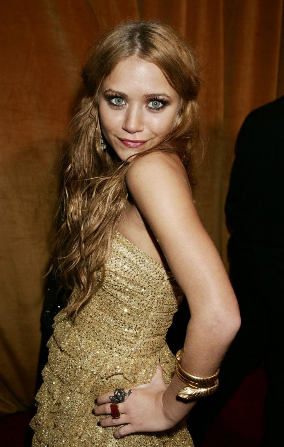 15P sexy petite twins Mary Kate and Ashley Olsen slight nudes and see thrus