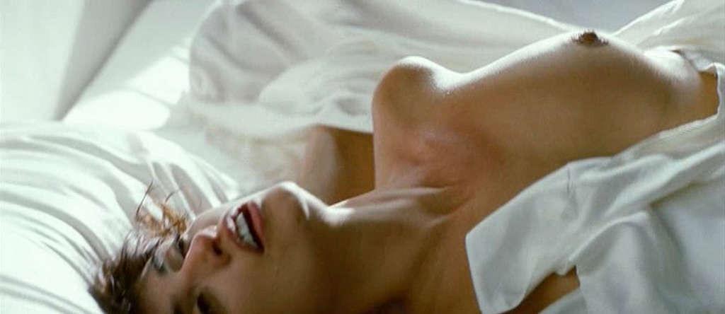 10P Penelope Cruz exposing her nice tits and posing sexy in some photoshoot