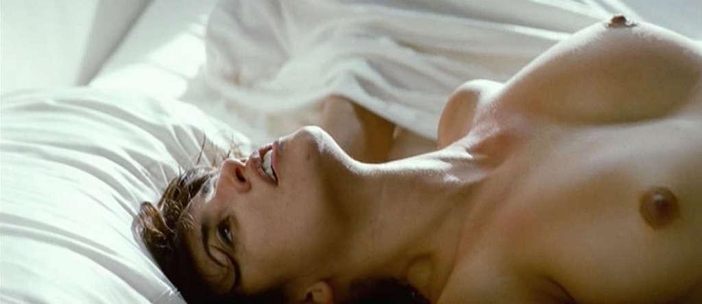 10P Penelope Cruz exposing her nice tits and posing sexy in some photoshoot