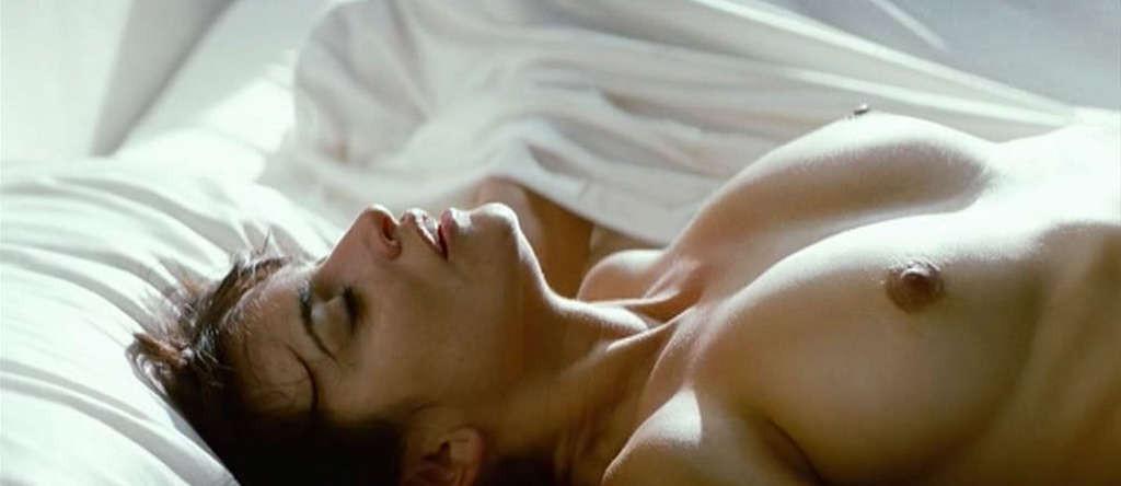 10P Penelope Cruz exposing her nice tits and posing sexy in some photoshoot