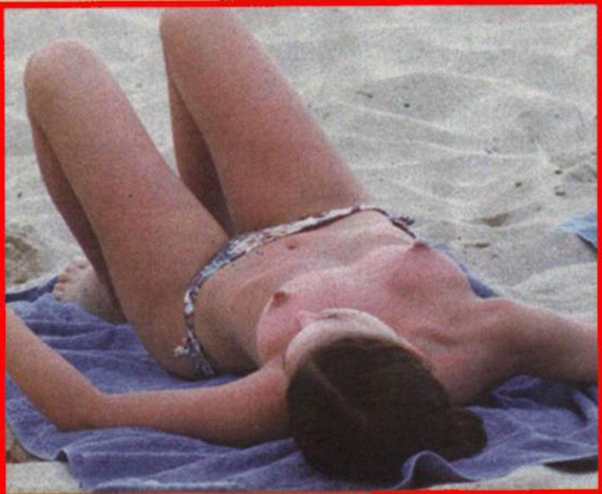 15P Natalie Portman exposed naughty boobs on the beach