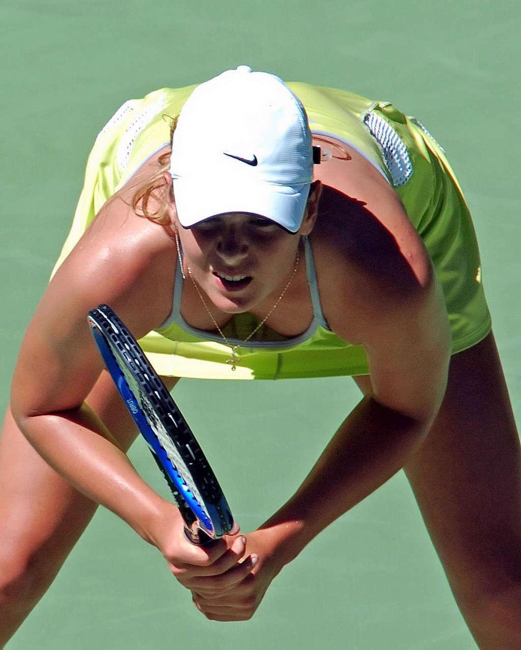 16P Maria Sharapova nipple slips and downblouse on court paparazzi pictures