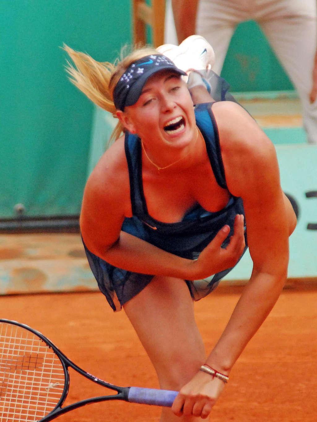 16P Maria Sharapova nipple slips and downblouse on court paparazzi pictures
