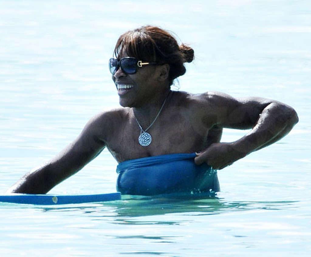 16P Serena Williams nipple slip and tits exposed in see thru dress