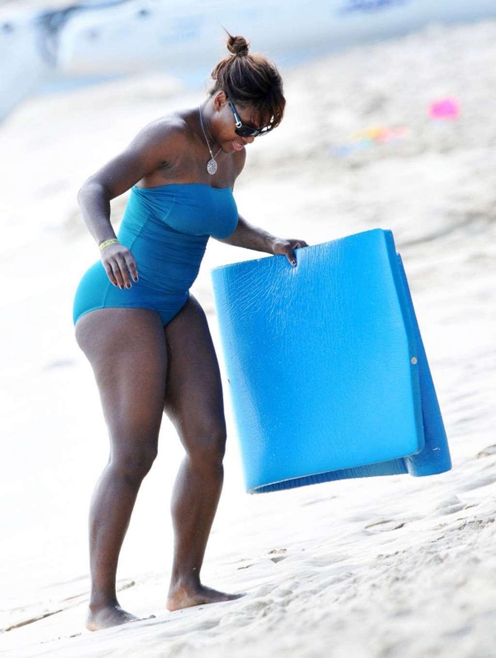 16P Serena Williams nipple slip and tits exposed in see thru dress