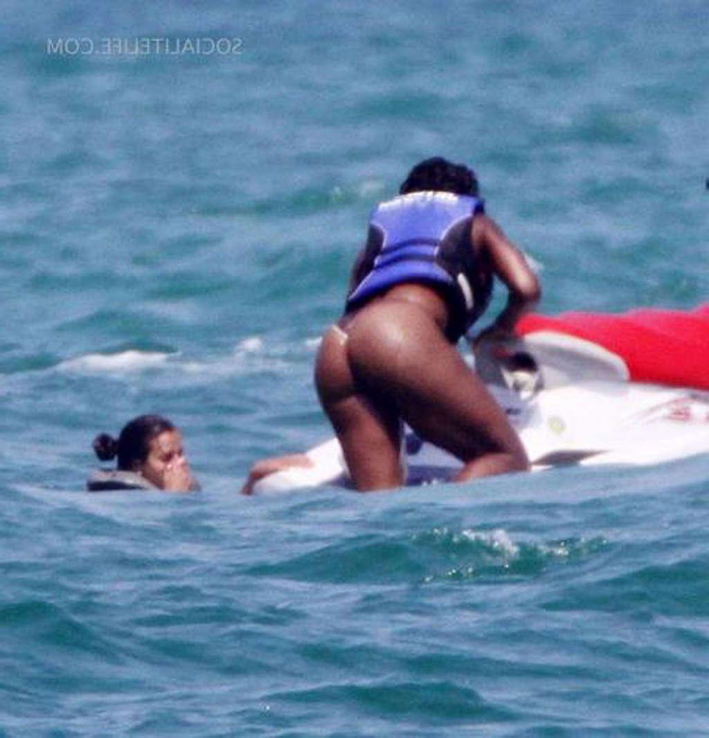 16P Serena Williams nipple slip and tits exposed in see thru dress