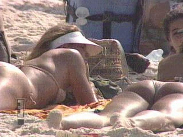 15P Sabrina the Teenage Witch aka Melissa Joan Hart nudes
