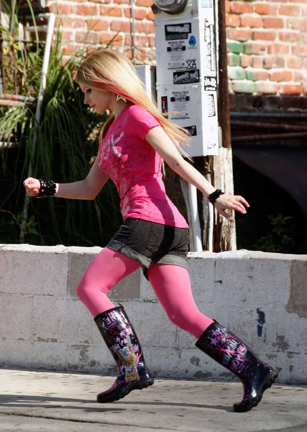 15P Avril Lavigne  perky tits and hottest blonde face