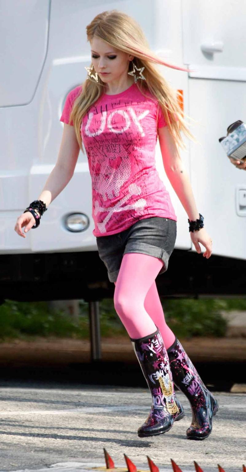 15P Avril Lavigne  perky tits and hottest blonde face