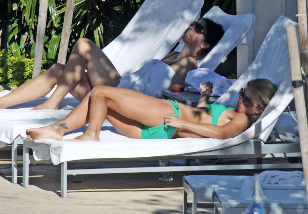 16P Kelly Ripa showing nice nipples and sexy body in bikini on beach