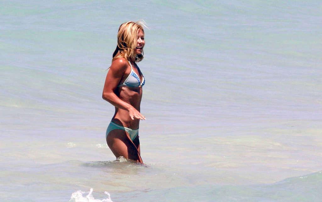 16P Kelly Ripa showing nice nipples and sexy body in bikini on beach