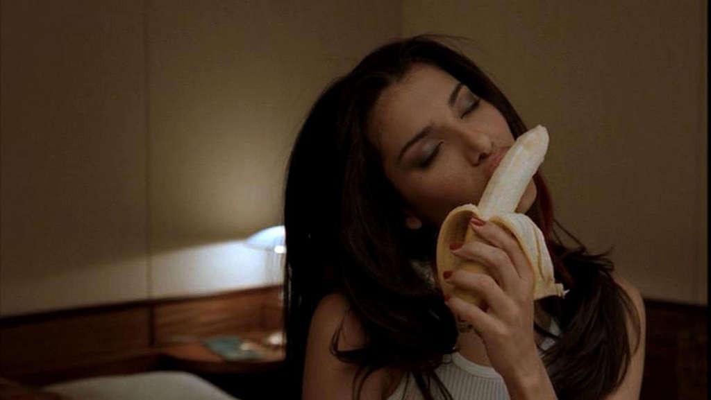 16P Roselyn Sanchez sucking and licking banana and expose her cleavege