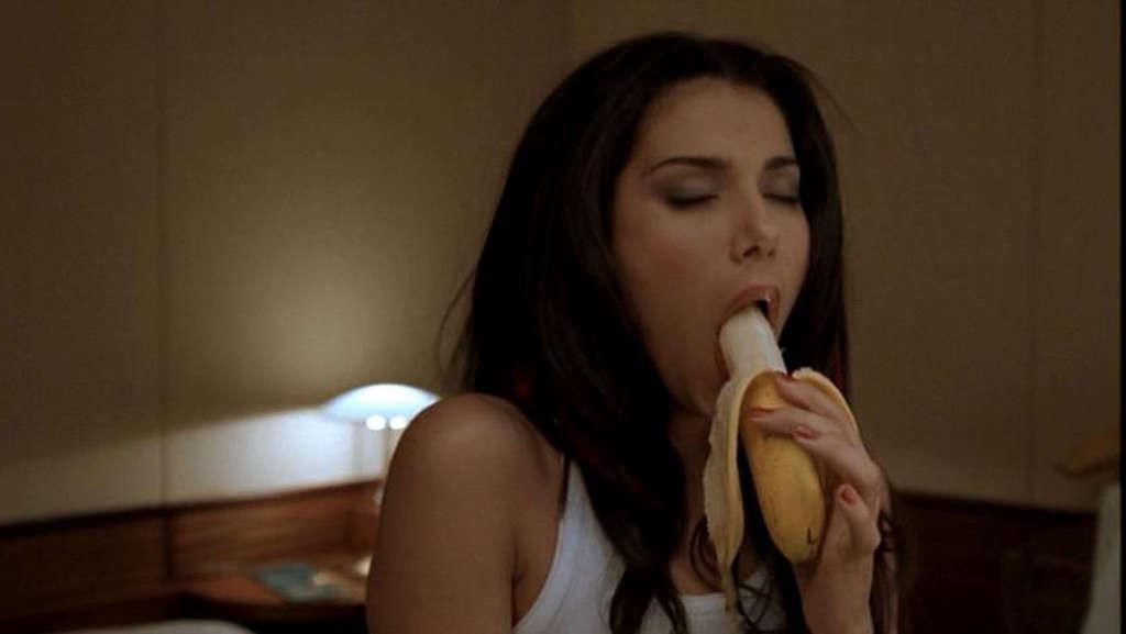 16P Roselyn Sanchez sucking and licking banana and expose her cleavege