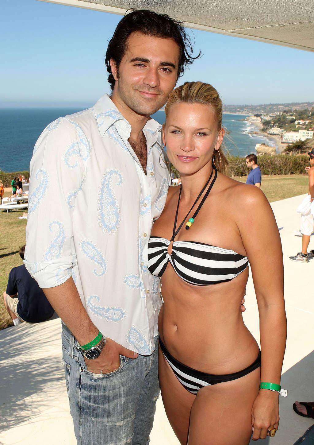16P Natasha Henstridge exposing her nice big tits and posing in bikini