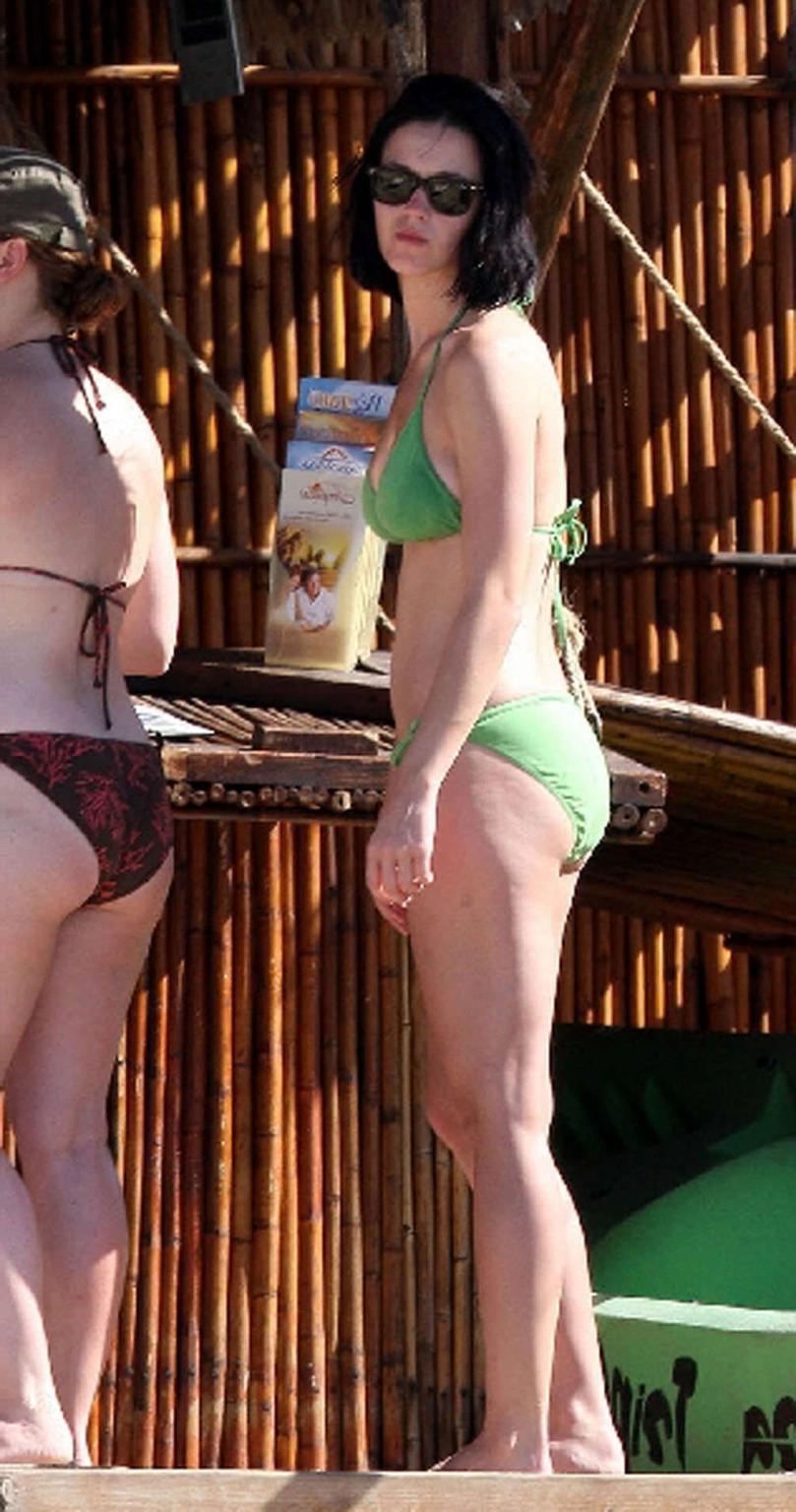 16P Katy Perry showing her nice and sexy ass in green bikini on beach