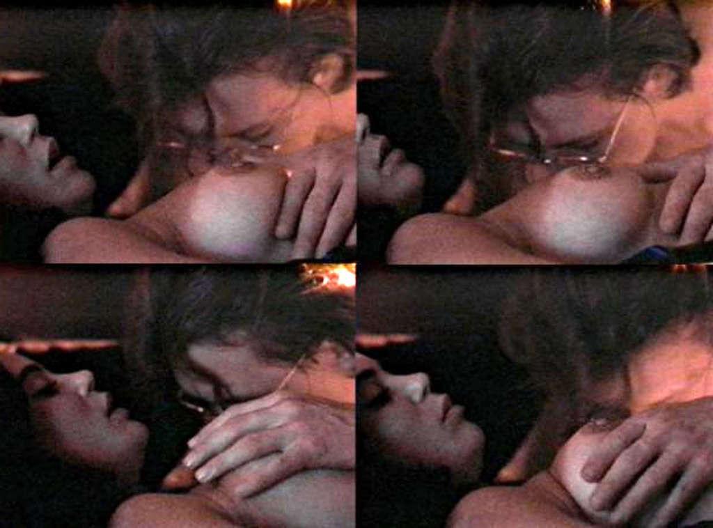 16P Teri Hatcher exposing her nice tits and upskirt paparazzi pictures