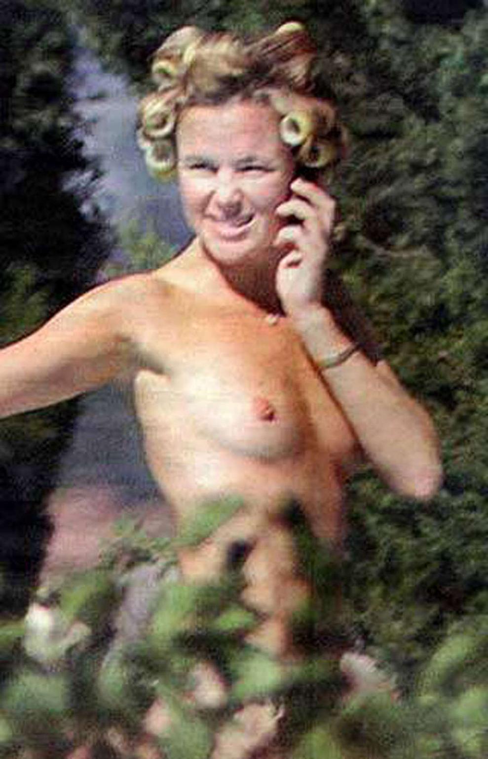16P Amanda Holden exposing her nice tits paparazzi pictures and posing sexy