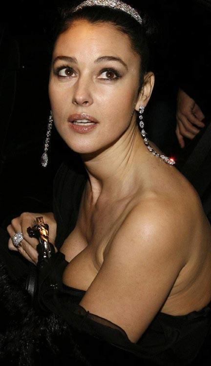 15P Monica Bellucci sunbathing her big exposed boobs