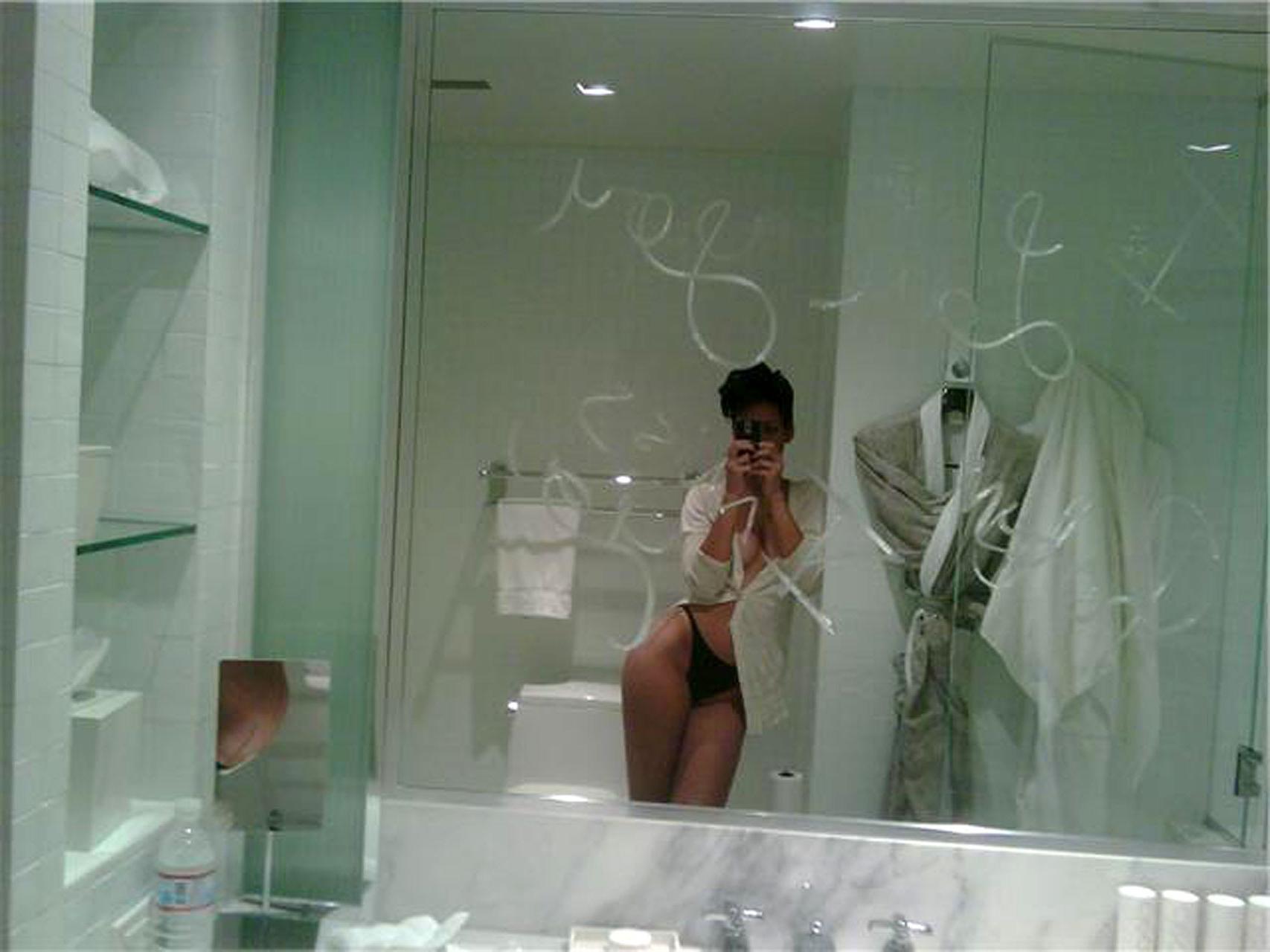 16P Rihanna showing her naked body and her sexy ass in thong