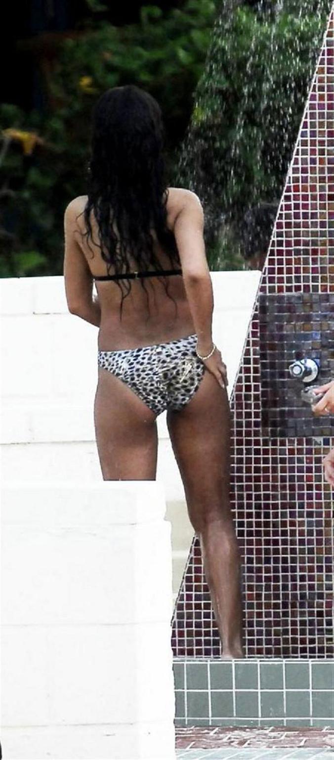 16P Rihanna showing her naked body and her sexy ass in thong