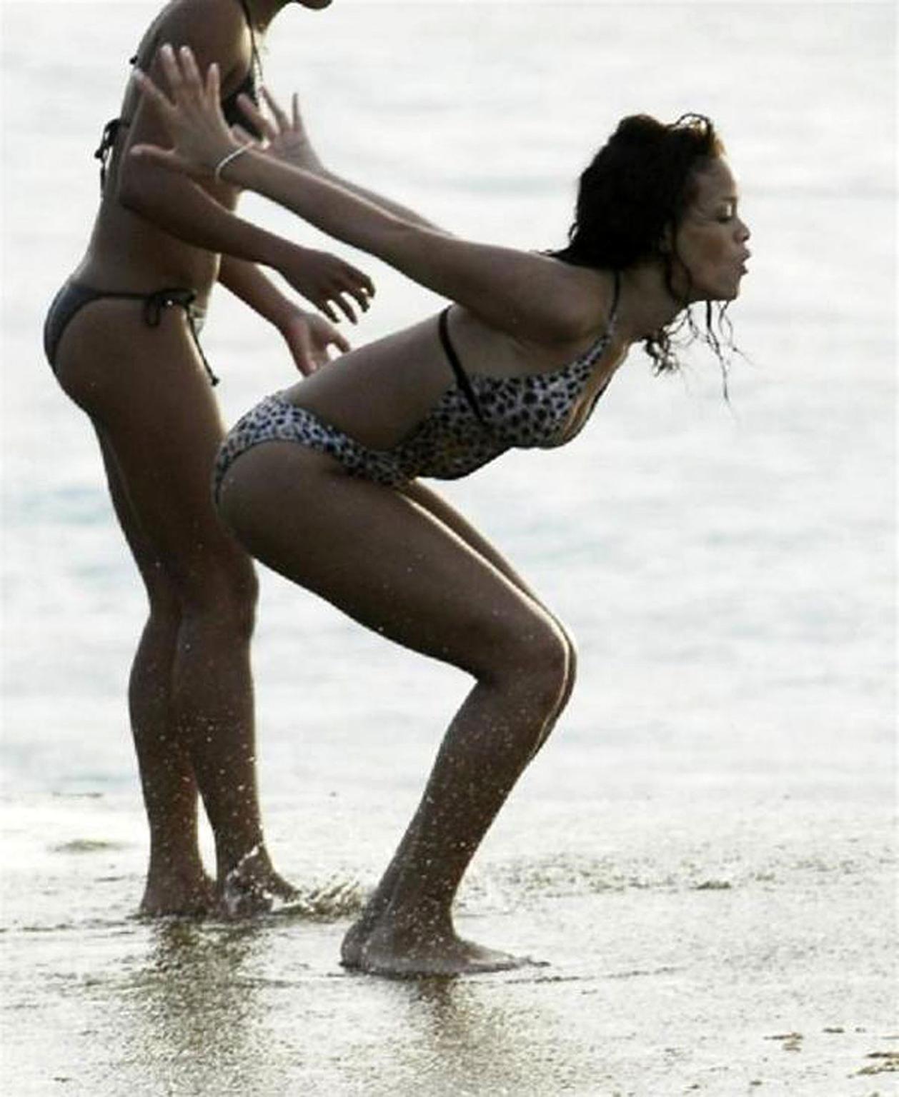 16P Rihanna showing her naked body and her sexy ass in thong