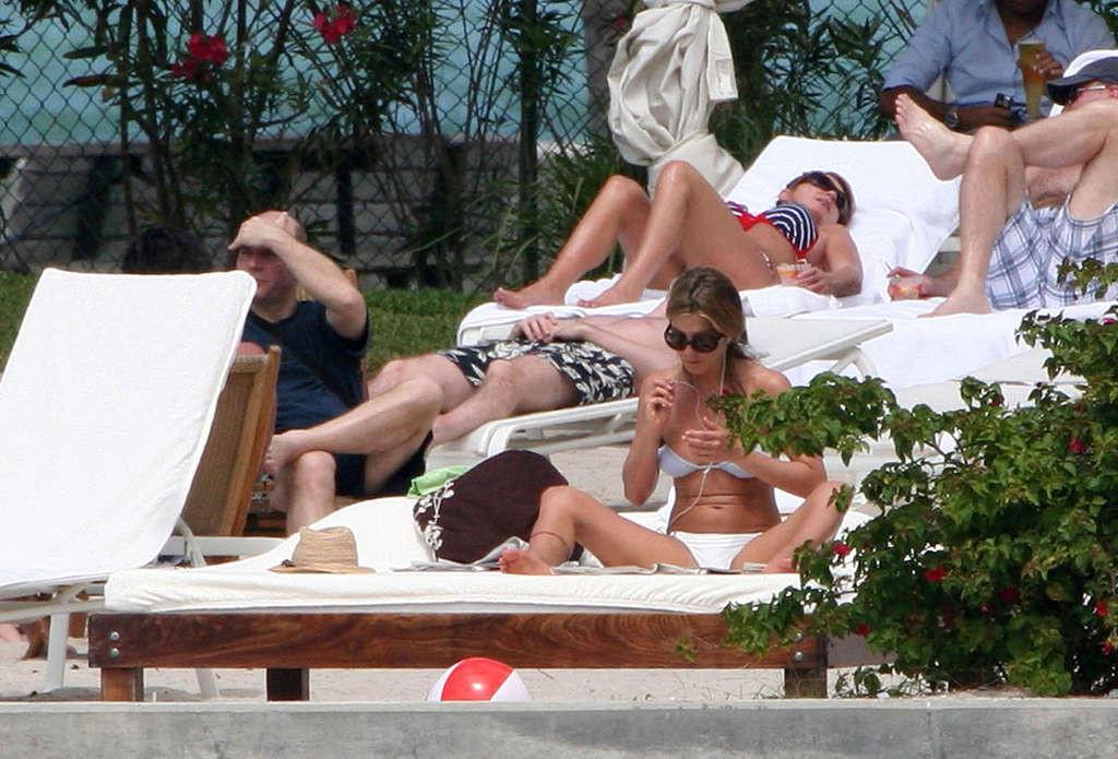 16P Jennifer Aniston showing her perfect and sexy ass in bikini on beach