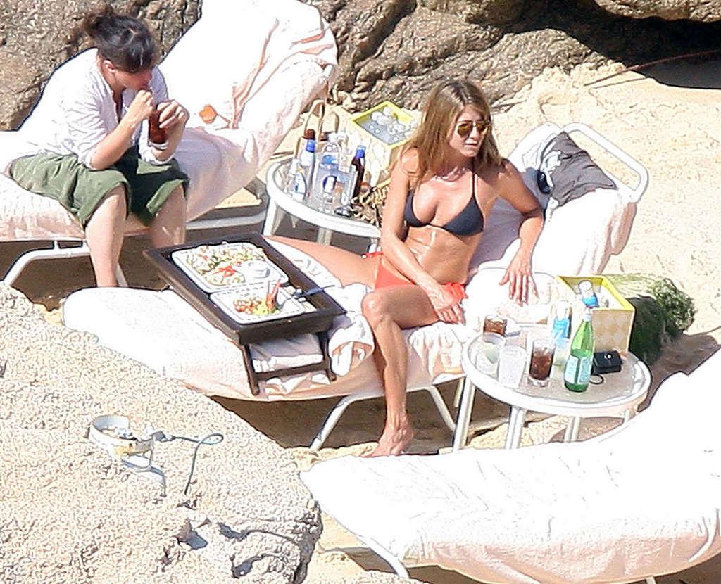 16P Jennifer Aniston showing her perfect and sexy ass in bikini on beach