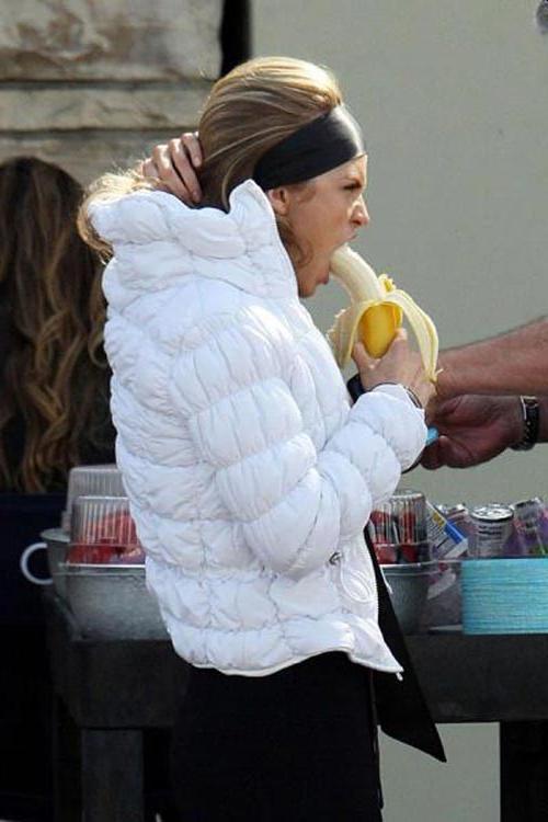 15P Annalynne Mccord nipple slip and banana sucked