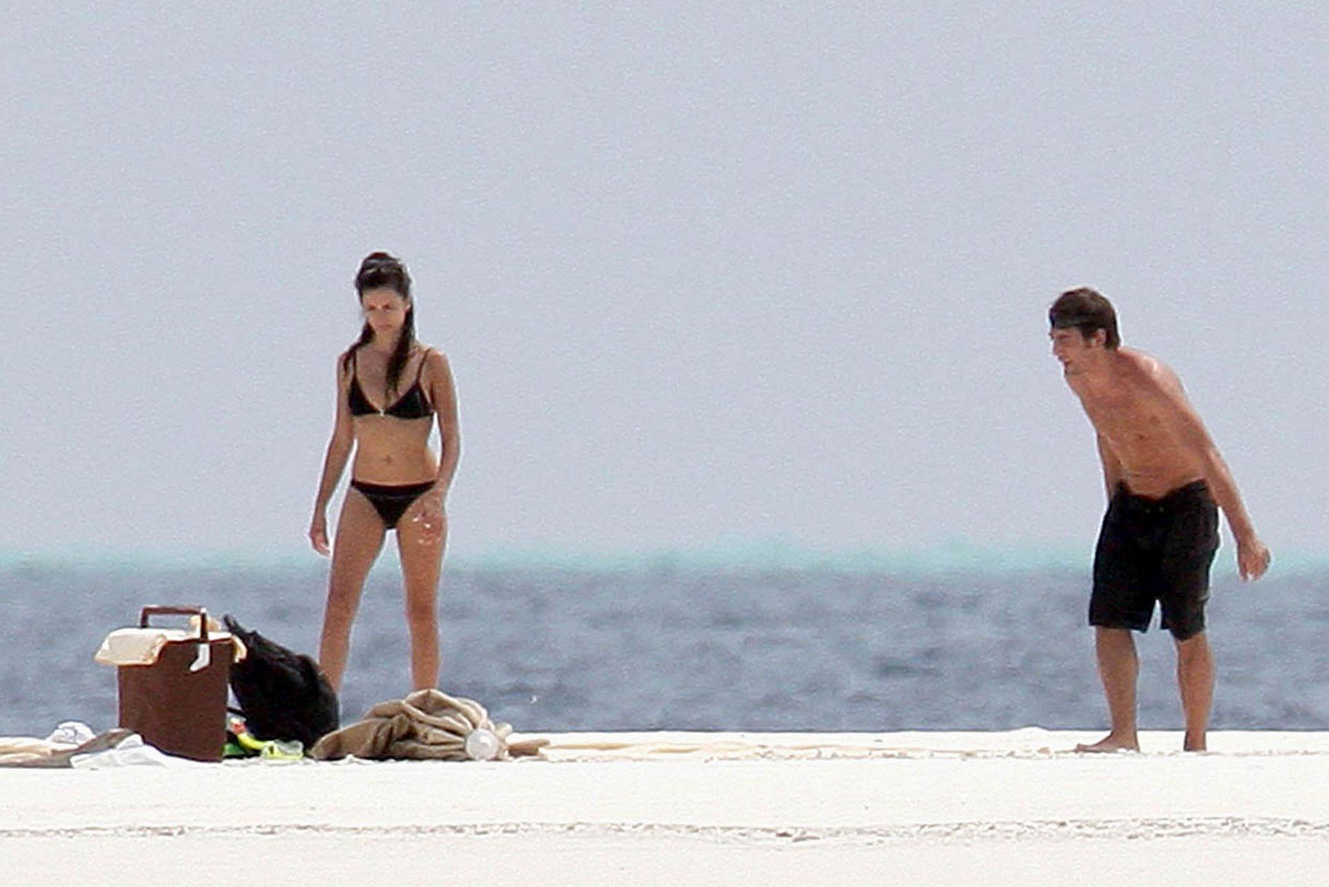 16P Penelope Cruz enjoying on pool and showing nice and sexy body