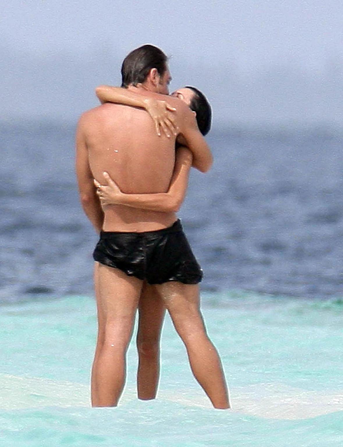 16P Penelope Cruz enjoying on pool and showing nice and sexy body