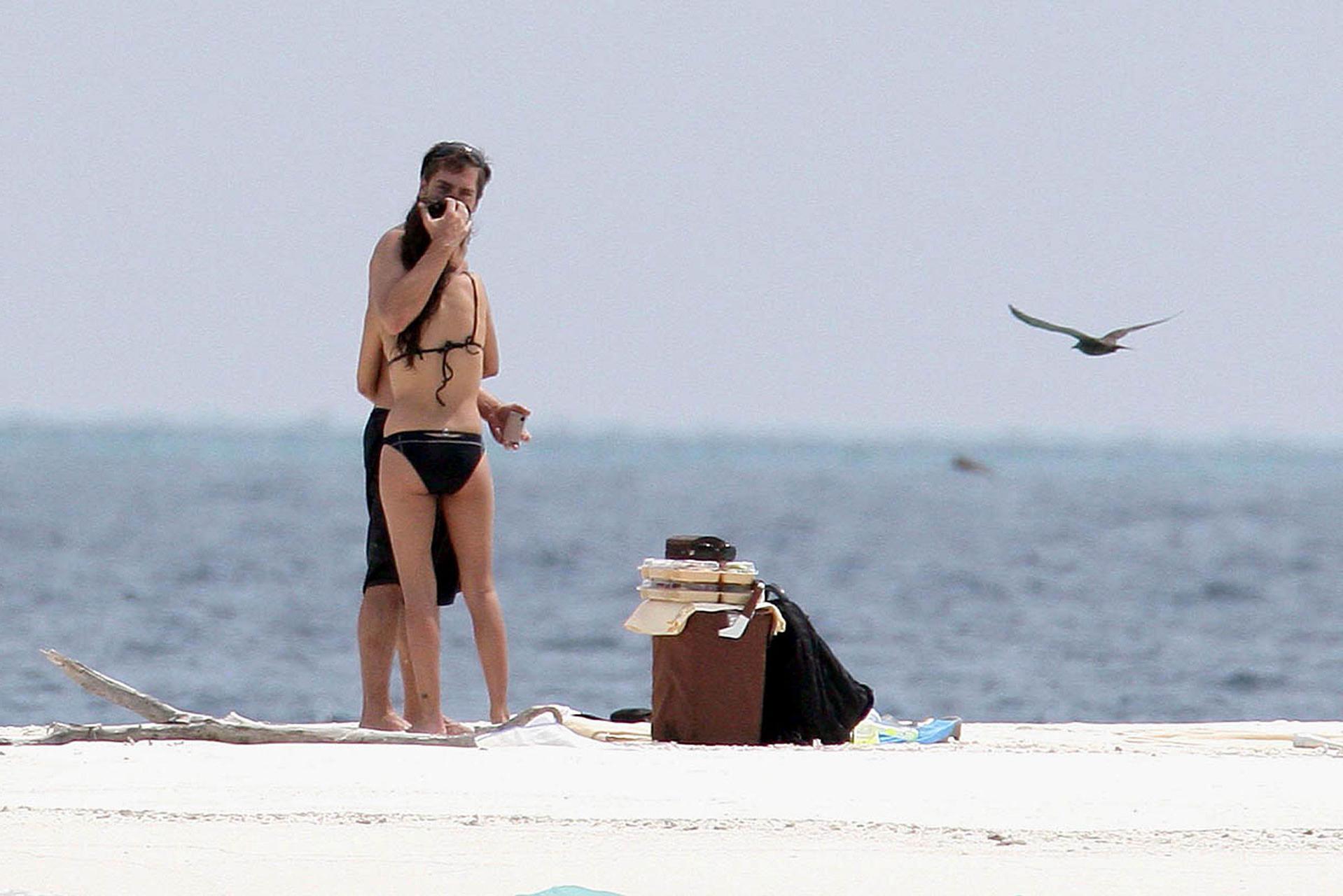 16P Penelope Cruz enjoying on pool and showing nice and sexy body